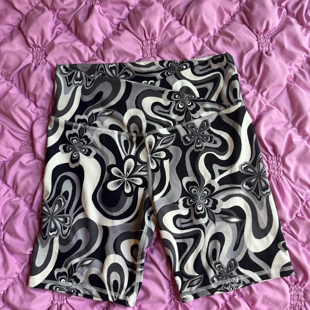 SO Floral Swirl Bike Shorts — Size Medium!!